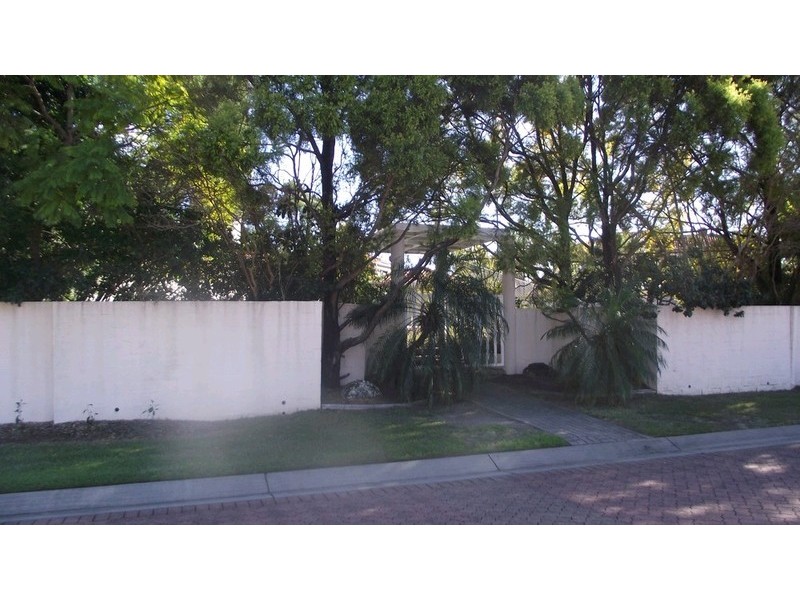 36 Meadowview Drive, Carrara QLD 4211