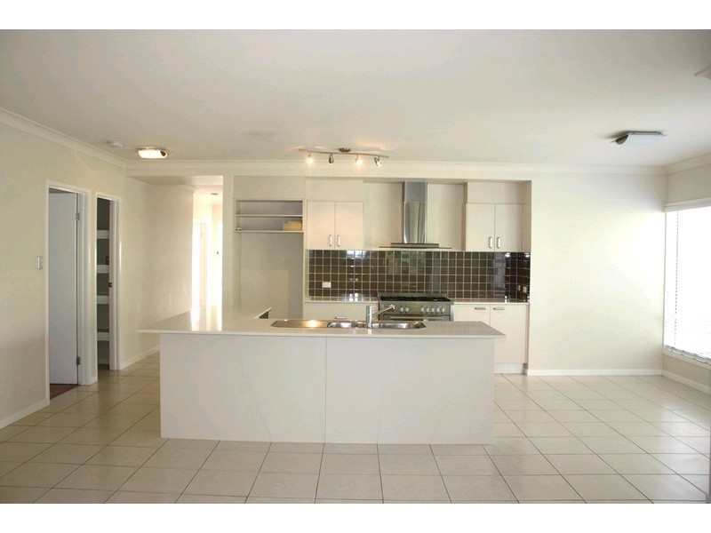 70 Roberts Drive, Maudsland QLD 4210