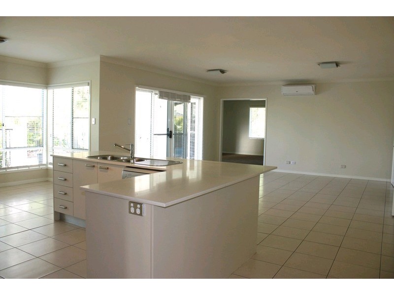 70 Roberts Drive, Maudsland QLD 4210