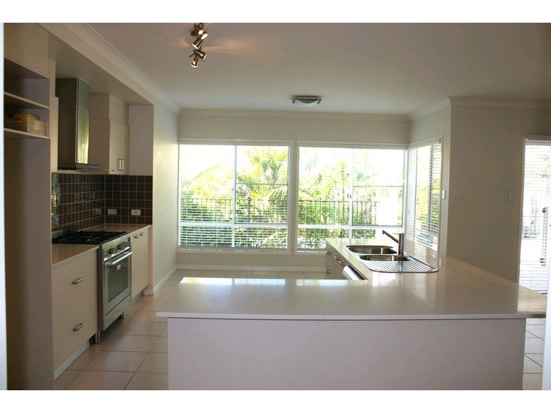 70 Roberts Drive, Maudsland QLD 4210