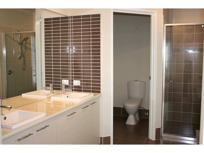 70 Roberts Drive, Maudsland QLD 4210