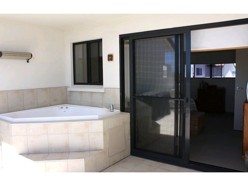 327/398 Marine Parade, Labrador QLD 4215