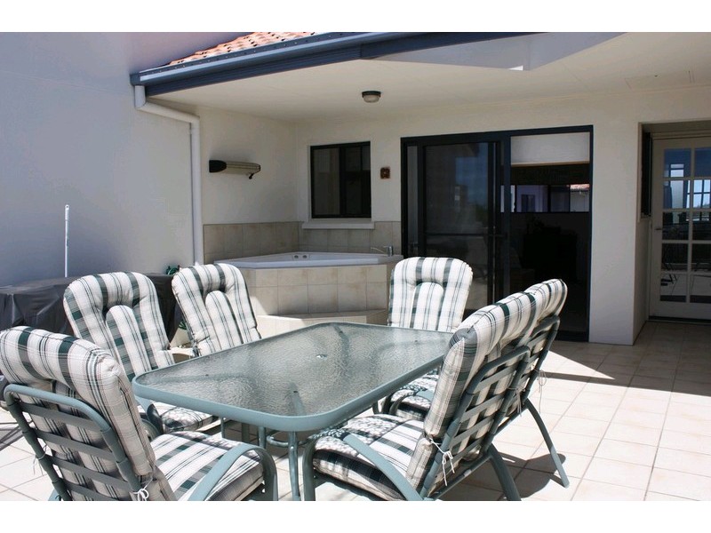 327/398 Marine Parade, Labrador QLD 4215