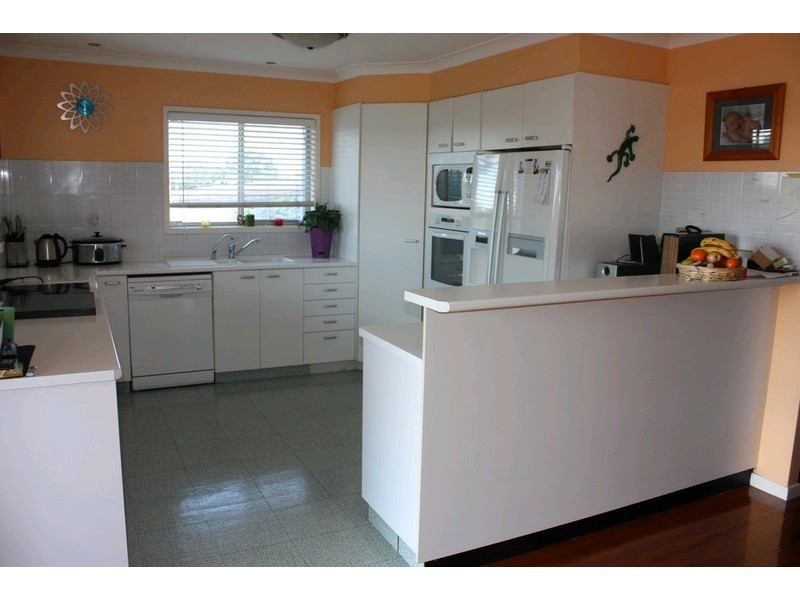 125 Bamboo Avenue, Benowa QLD 4217