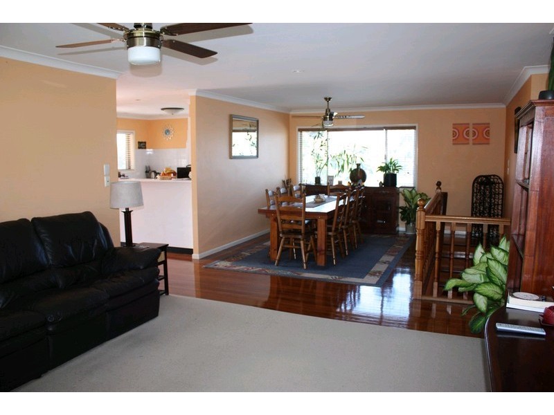 125 Bamboo Avenue, Benowa QLD 4217