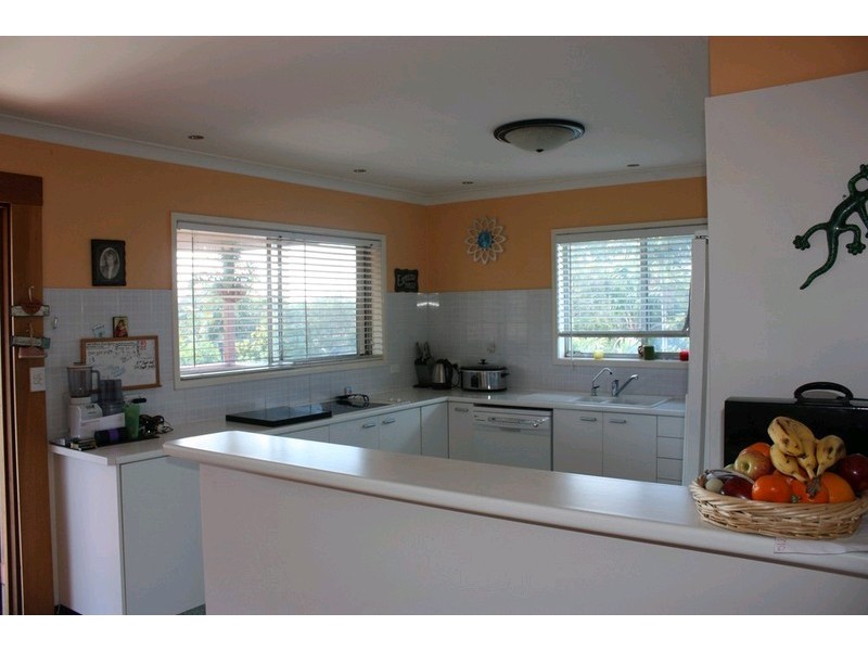 125 Bamboo Avenue, Benowa QLD 4217