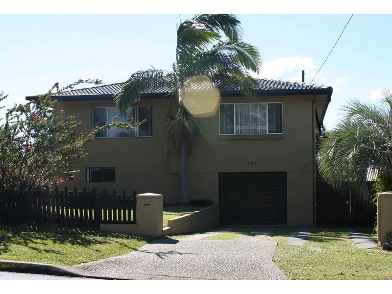 125 Bamboo Avenue, Benowa QLD 4217