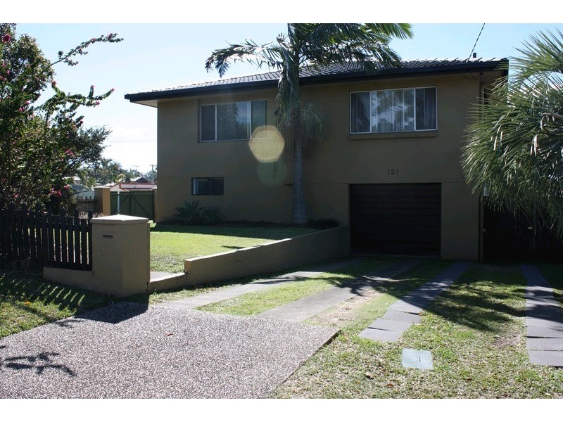 125 Bamboo Avenue, Benowa QLD 4217