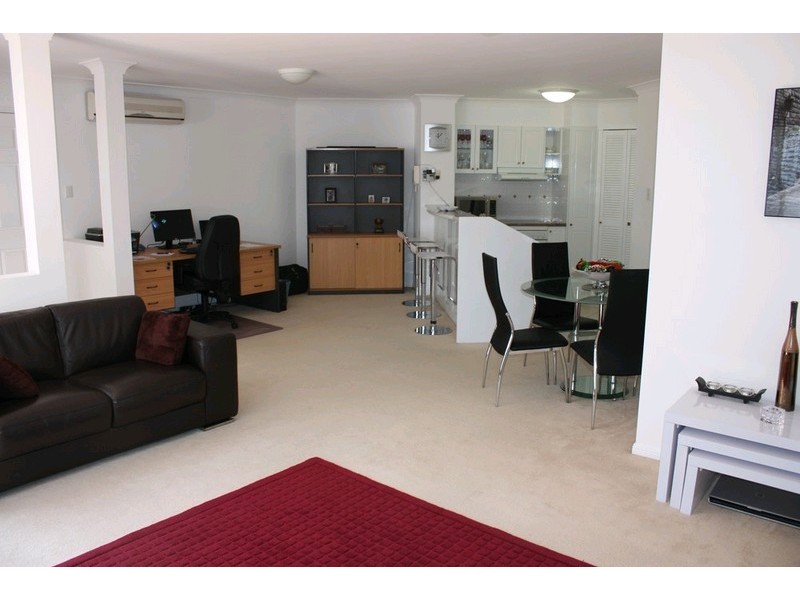 6/Odyssey/100 Cotlew Street East, Southport QLD 4215