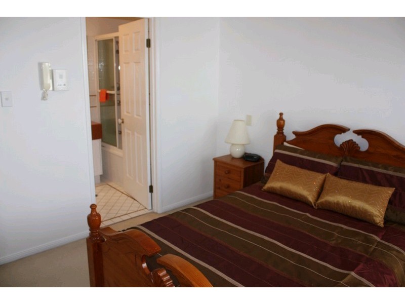 6/Odyssey/100 Cotlew Street East, Southport QLD 4215