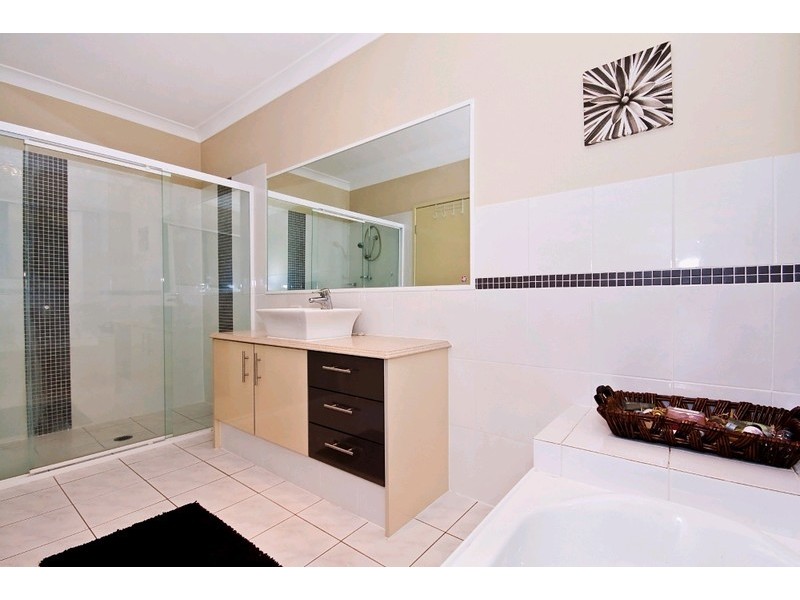 35 Midway Terrace, Pacific Pines QLD 4211