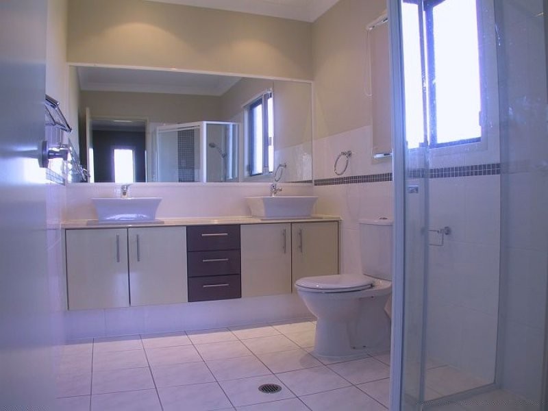 35 Midway Terrace, Pacific Pines QLD 4211