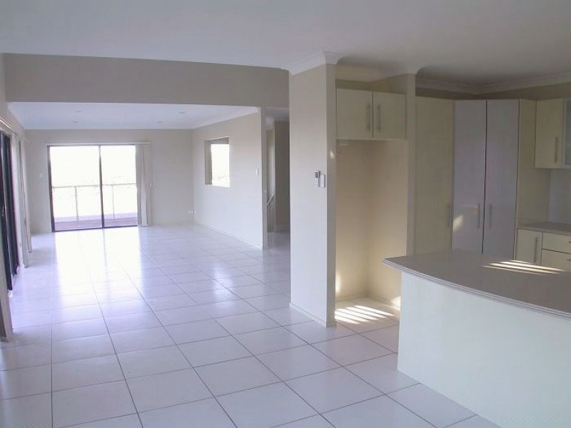35 Midway Terrace, Pacific Pines QLD 4211