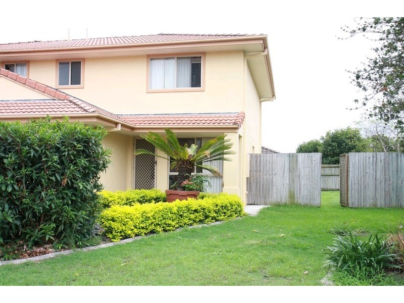 1/8 Hialeah Crescent, Helensvale QLD 4212