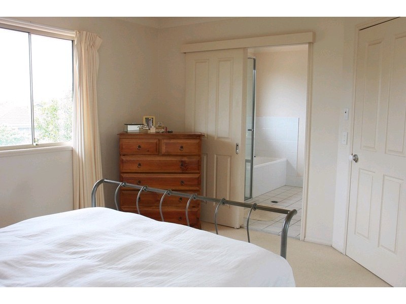 1/8 Hialeah Crescent, Helensvale QLD 4212