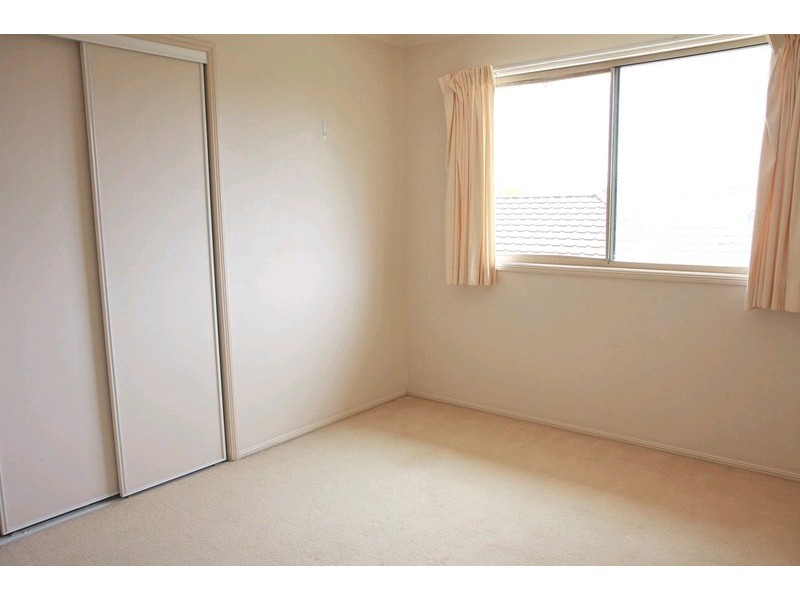 1/8 Hialeah Crescent, Helensvale QLD 4212