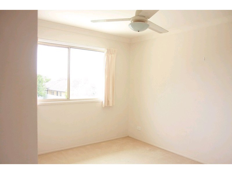 1/8 Hialeah Crescent, Helensvale QLD 4212