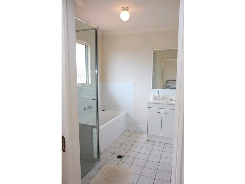 1/8 Hialeah Crescent, Helensvale QLD 4212