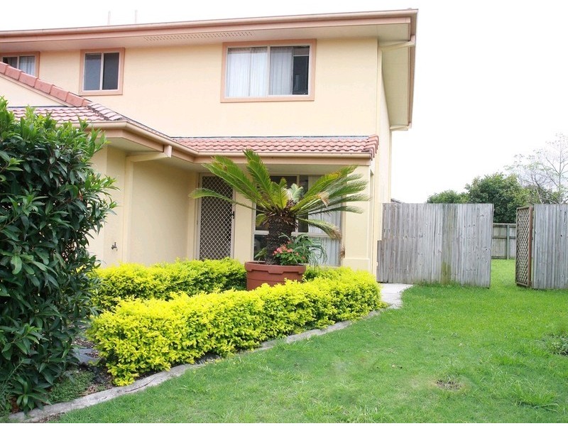 1/8 Hialeah Crescent, Helensvale QLD 4212