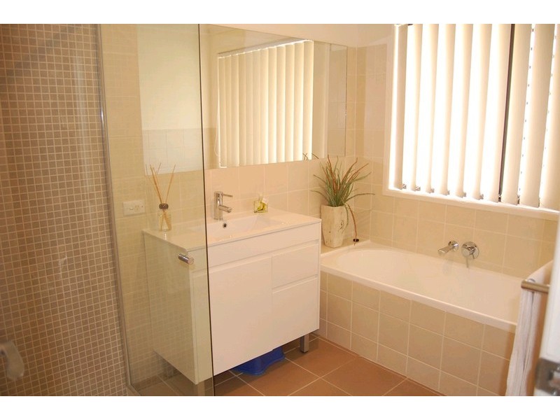 13 Mingaletta Drive, Ashmore QLD 4214