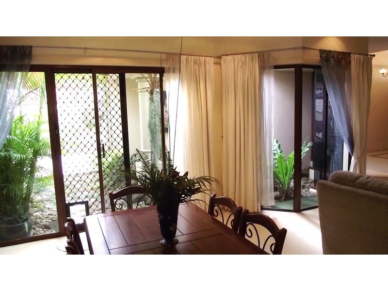 32 Tee Trees Boulevard, Arundel QLD 4214