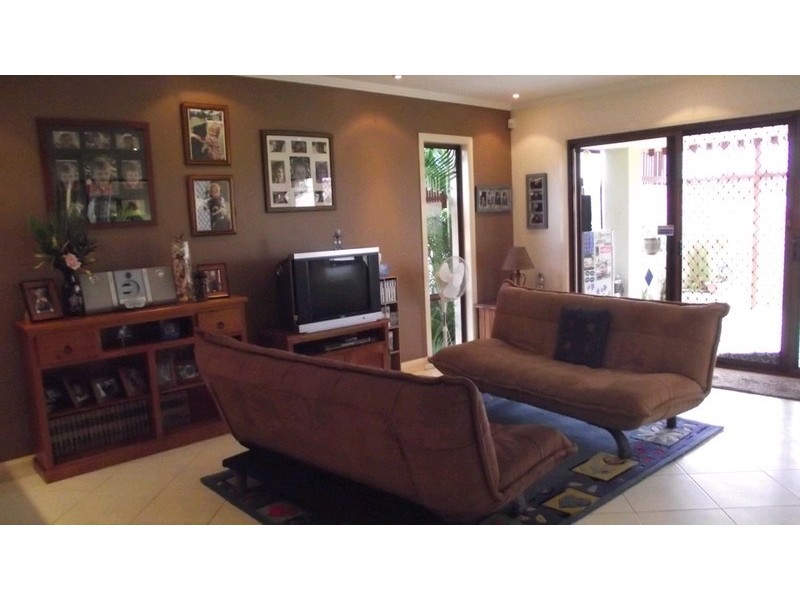 32 Tee Trees Boulevard, Arundel QLD 4214