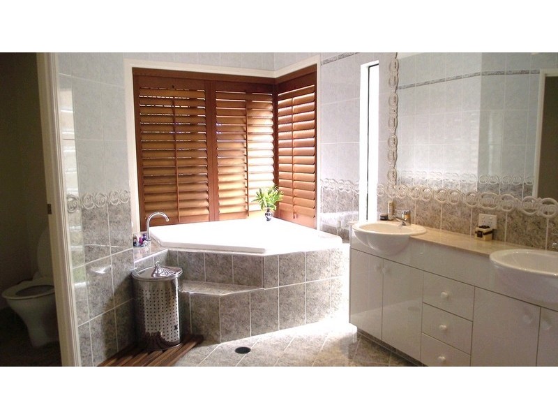 32 Tee Trees Boulevard, Arundel QLD 4214