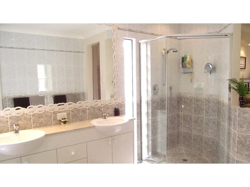 32 Tee Trees Boulevard, Arundel QLD 4214