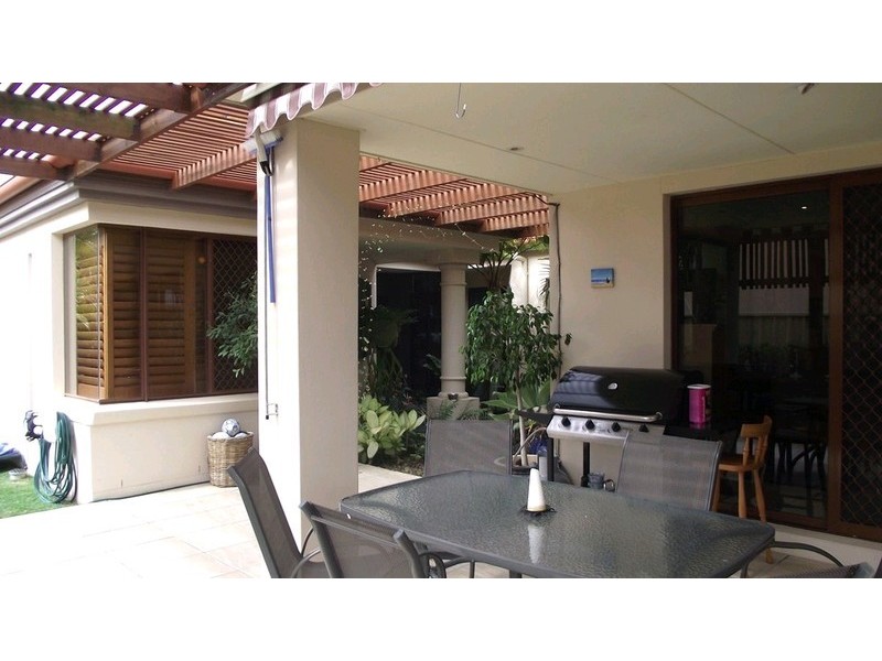 32 Tee Trees Boulevard, Arundel QLD 4214