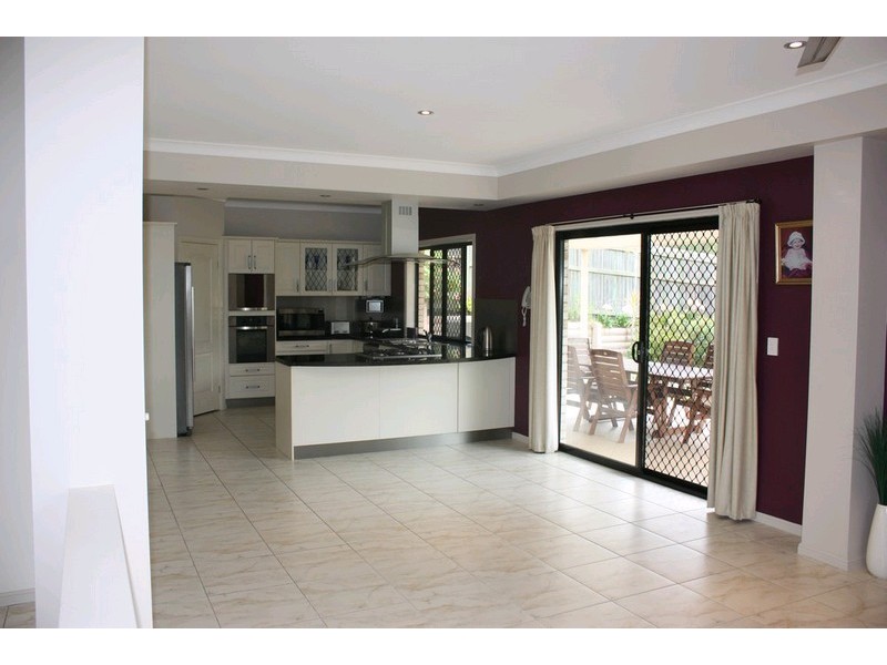 67 Zane Street, Molendinar QLD 4214