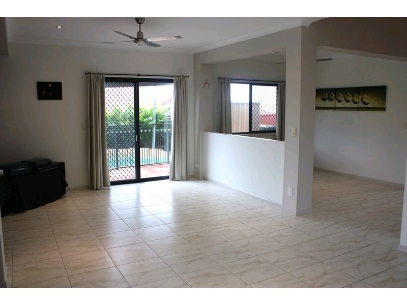 67 Zane Street, Molendinar QLD 4214