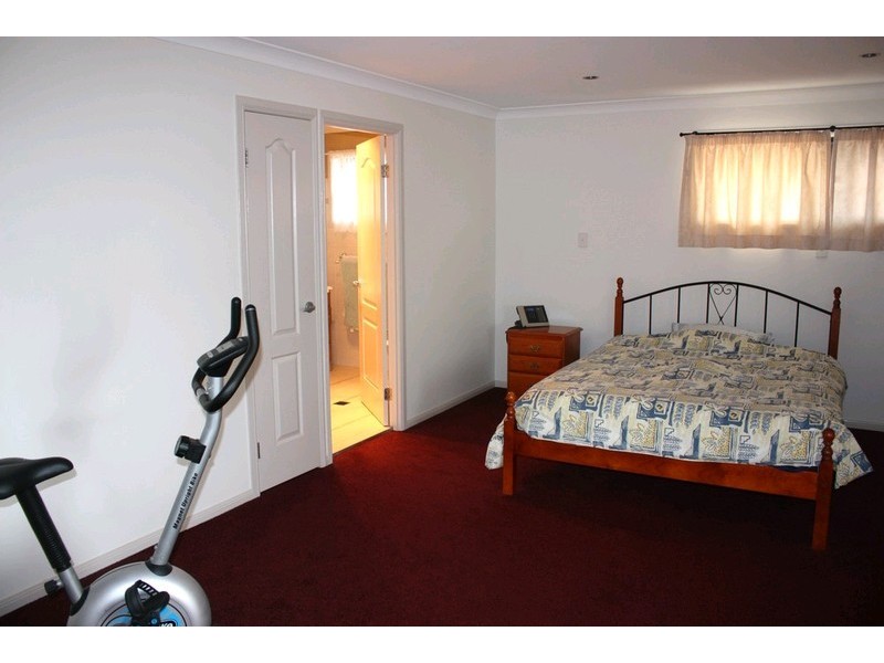 67 Zane Street, Molendinar QLD 4214