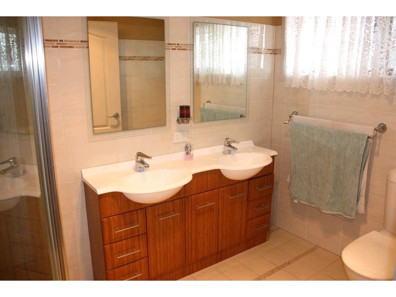 67 Zane Street, Molendinar QLD 4214