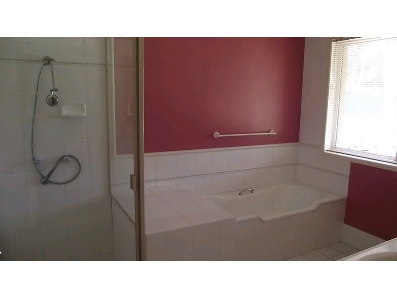 16 Connemara Road, Gaven QLD 4211