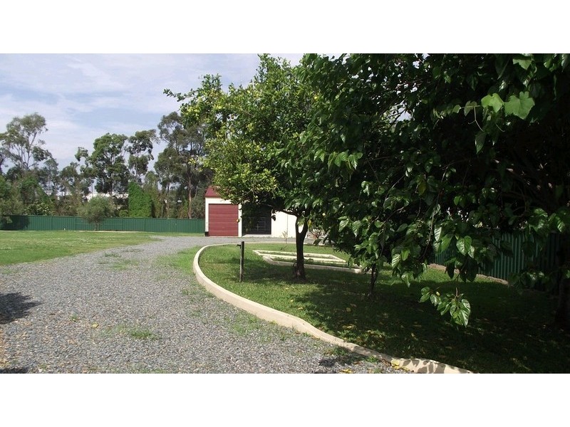 16 Connemara Road, Gaven QLD 4211