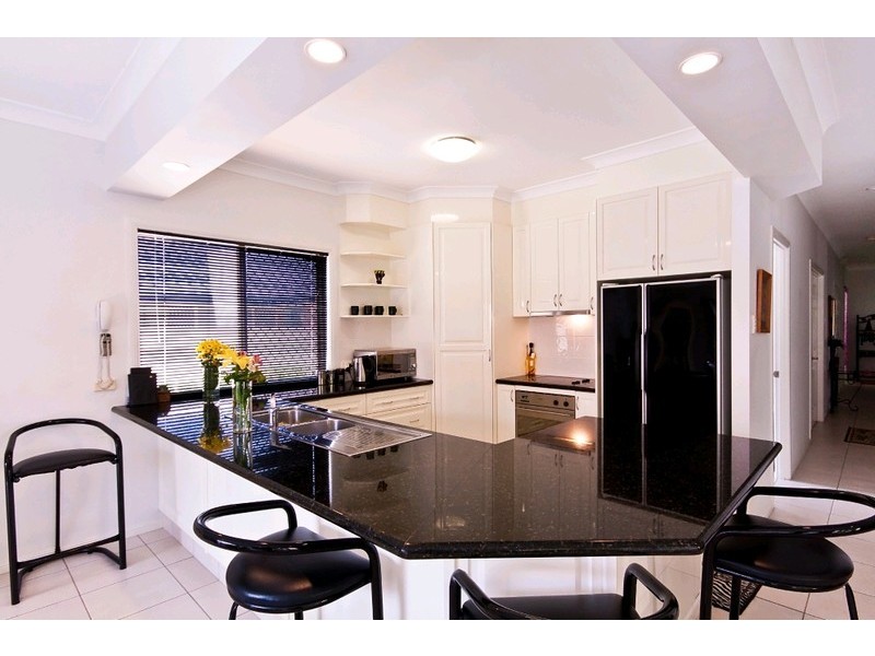 26 Arbuthnot Parade, Benowa QLD 4217