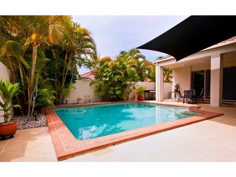 26 Arbuthnot Parade, Benowa QLD 4217