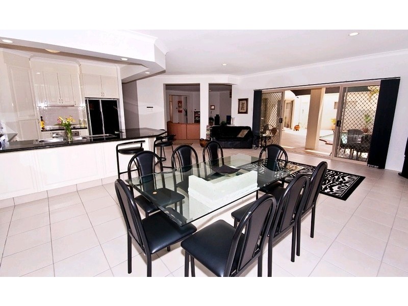 26 Arbuthnot Parade, Benowa QLD 4217