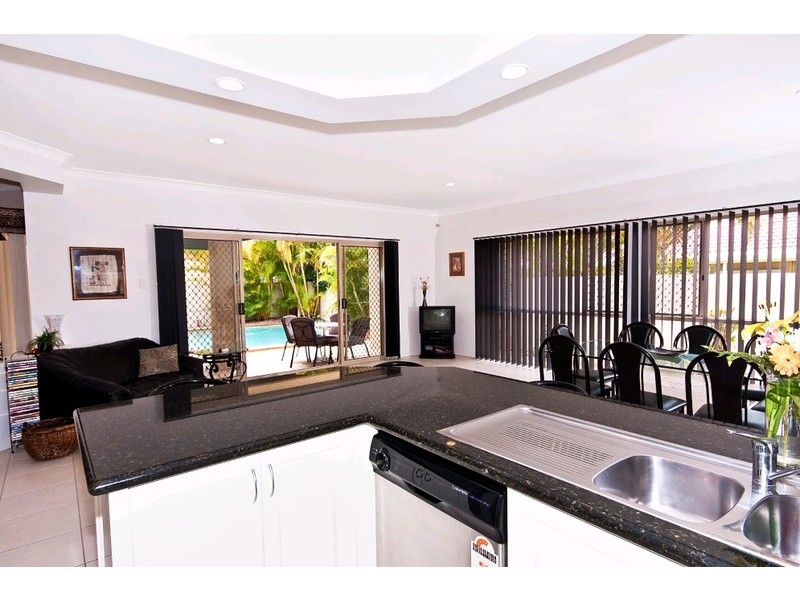 26 Arbuthnot Parade, Benowa QLD 4217