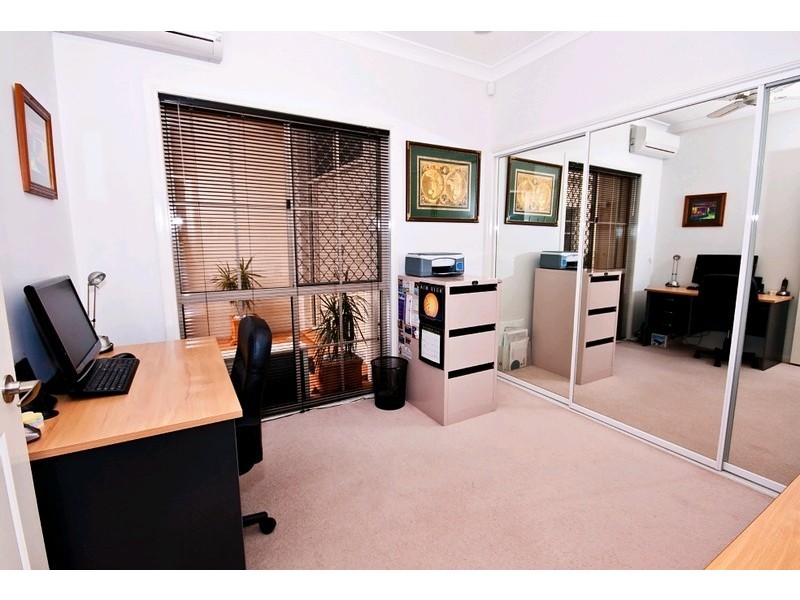 26 Arbuthnot Parade, Benowa QLD 4217