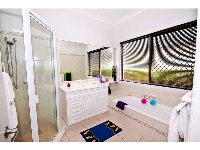 26 Arbuthnot Parade, Benowa QLD 4217