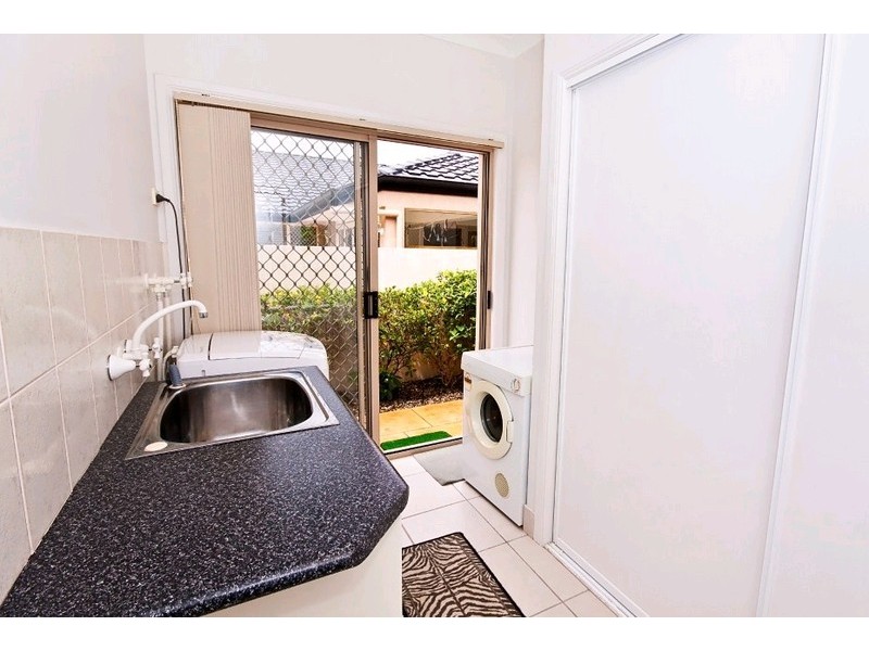 26 Arbuthnot Parade, Benowa QLD 4217