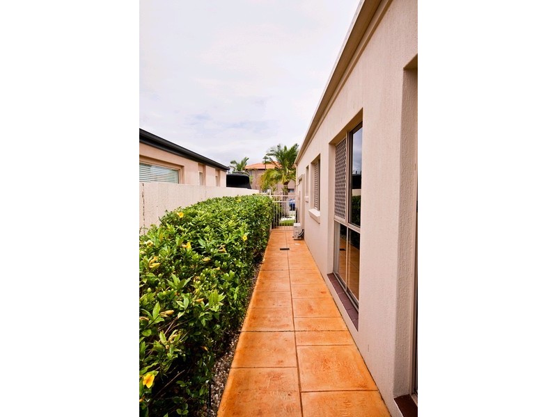 26 Arbuthnot Parade, Benowa QLD 4217