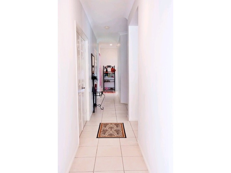 26 Arbuthnot Parade, Benowa QLD 4217