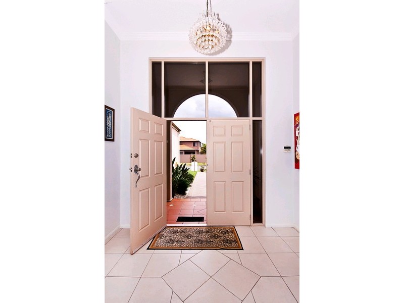 26 Arbuthnot Parade, Benowa QLD 4217