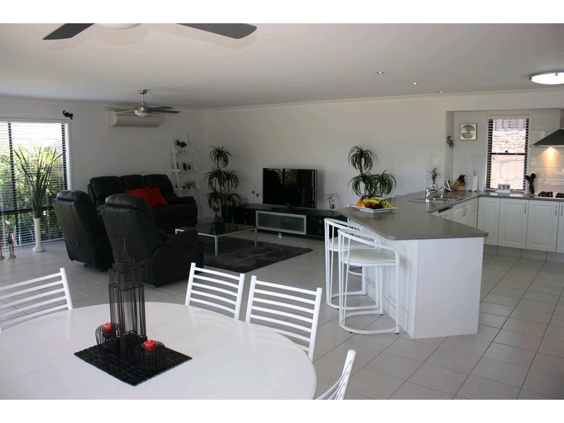 3 Diamantina Circuit, Pacific Pines QLD 4211