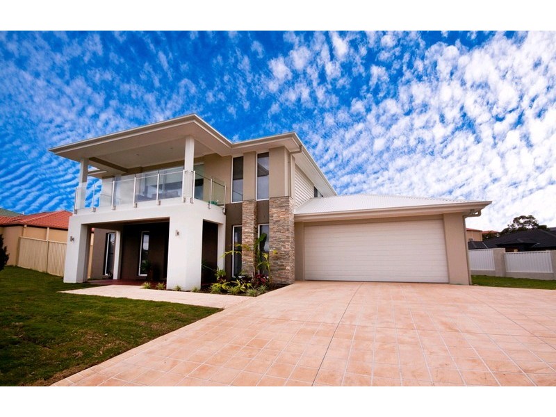 17 Golden Bear Drive, Arundel QLD 4214