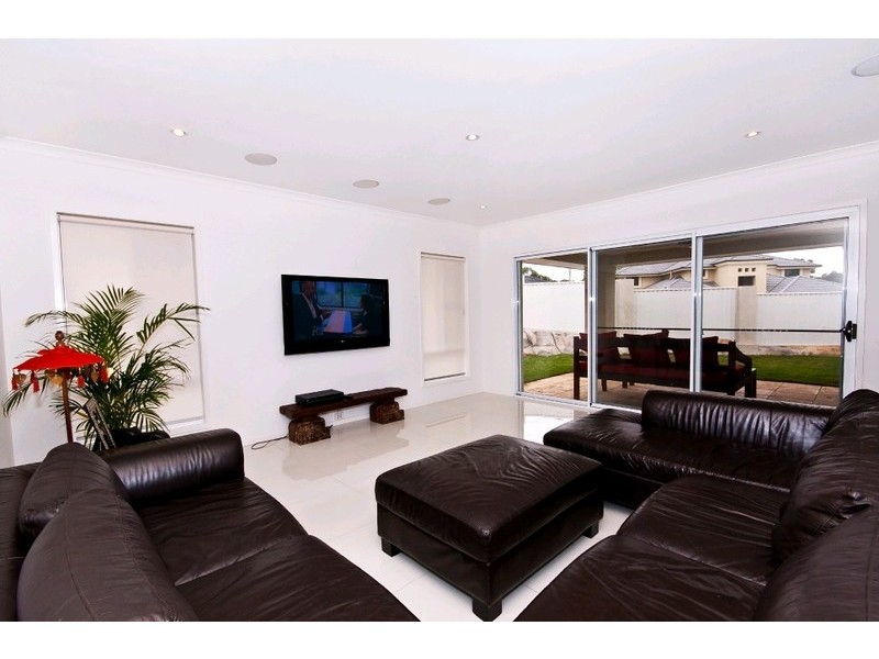 17 Golden Bear Drive, Arundel QLD 4214