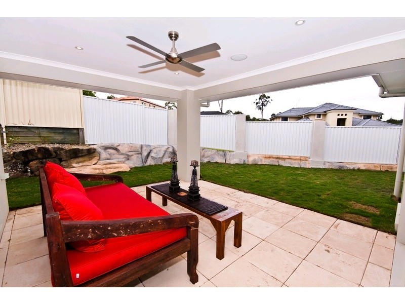 17 Golden Bear Drive, Arundel QLD 4214