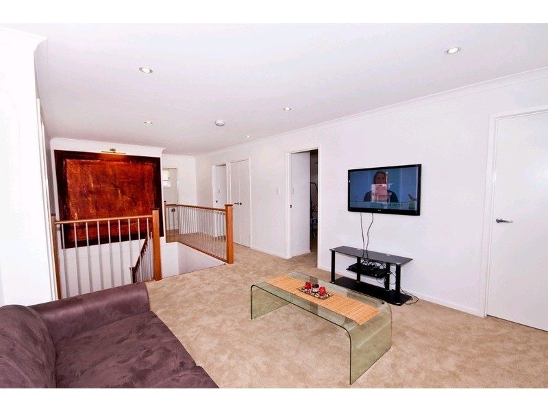 17 Golden Bear Drive, Arundel QLD 4214